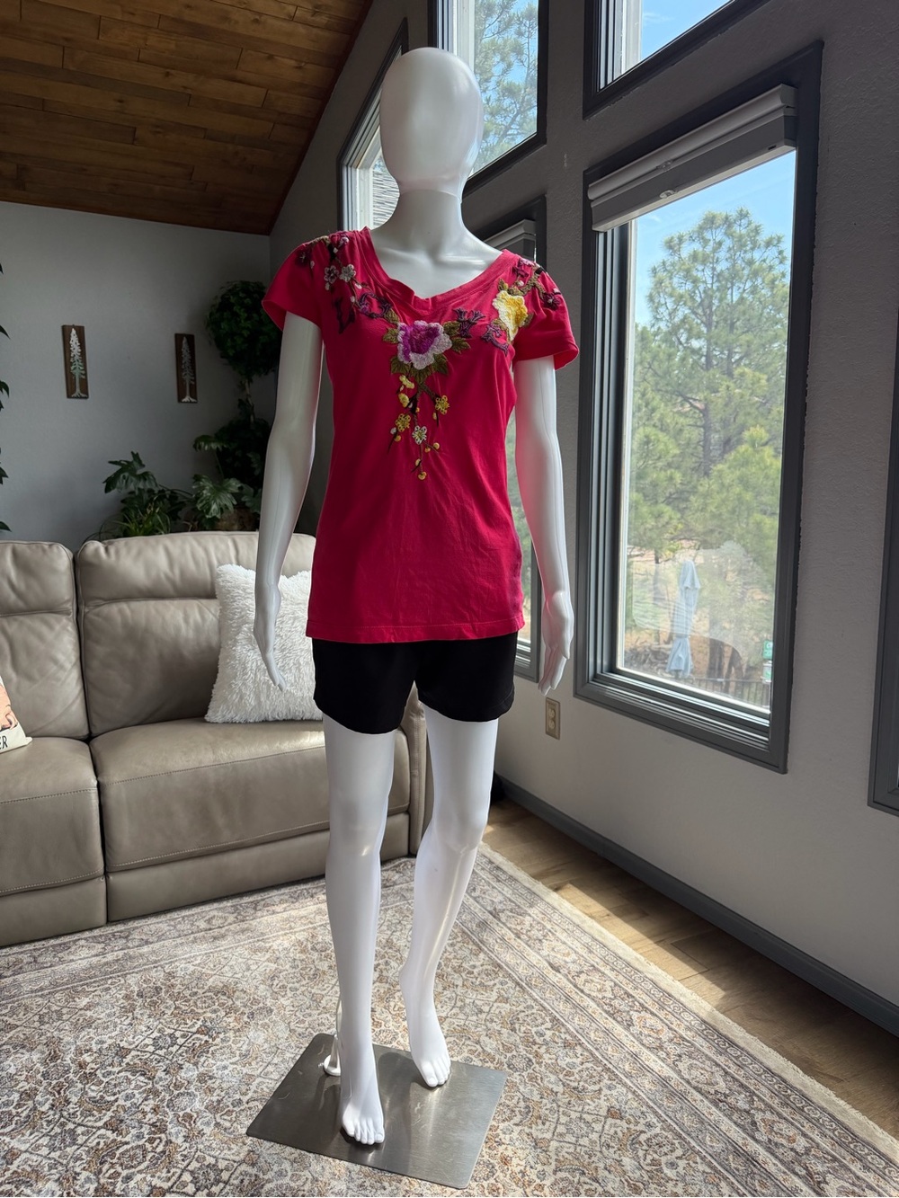 Embroidered V-Neck Short Sleeve Tee in Pink